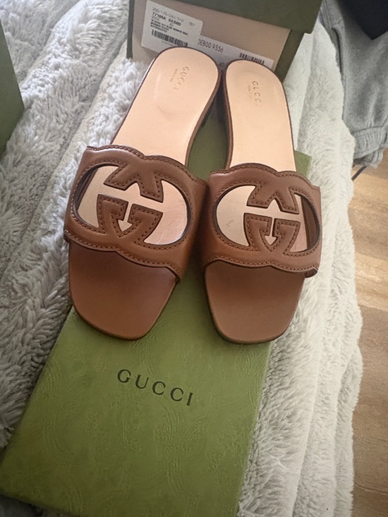 Gucci Tan and Cream Leather Interlocking GG Slide Mules - Picture 1 of 2